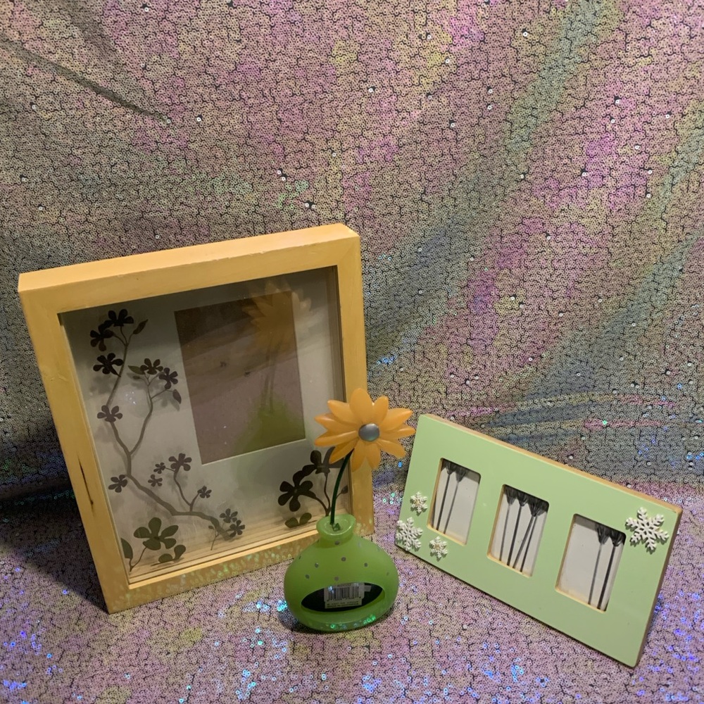 Yellow and Green Floral Photo Frame Set